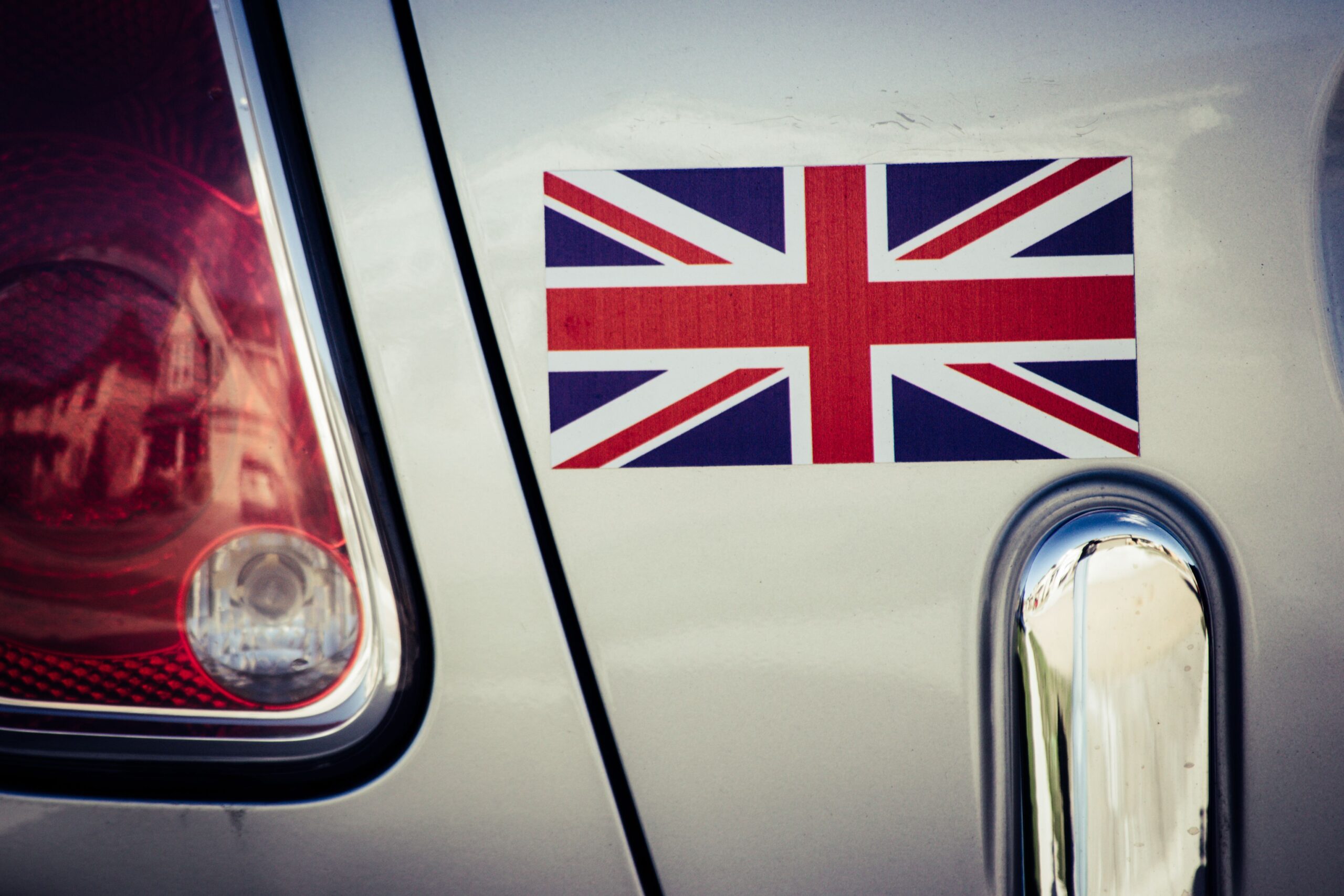 does a us license work in the uk